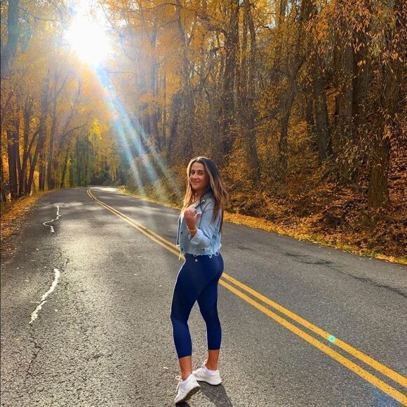 Fabletics Navy mesh leggings - Picture 3 of 4